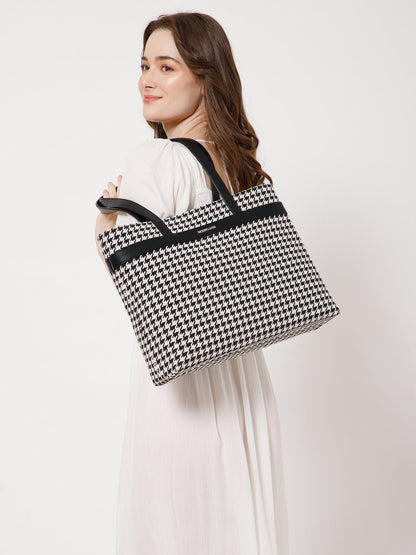 Berrylush Women Black & White Geometric Printed Polyester Zipper-Up Regular Laptop Bag